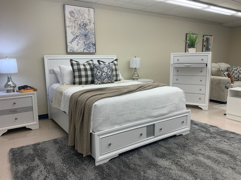 (4) Piece Queen Bedroom Set White Matrix