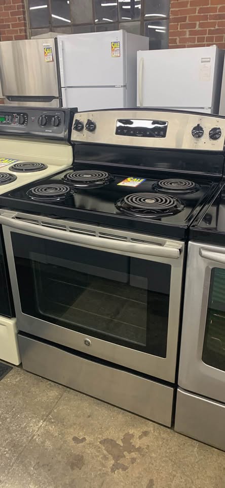 Used GE Stainless steel & black Stove - Woo Town Furniture (Worcester,MA)