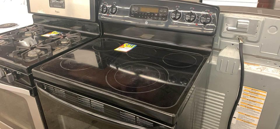 GE black Glass Top Stove