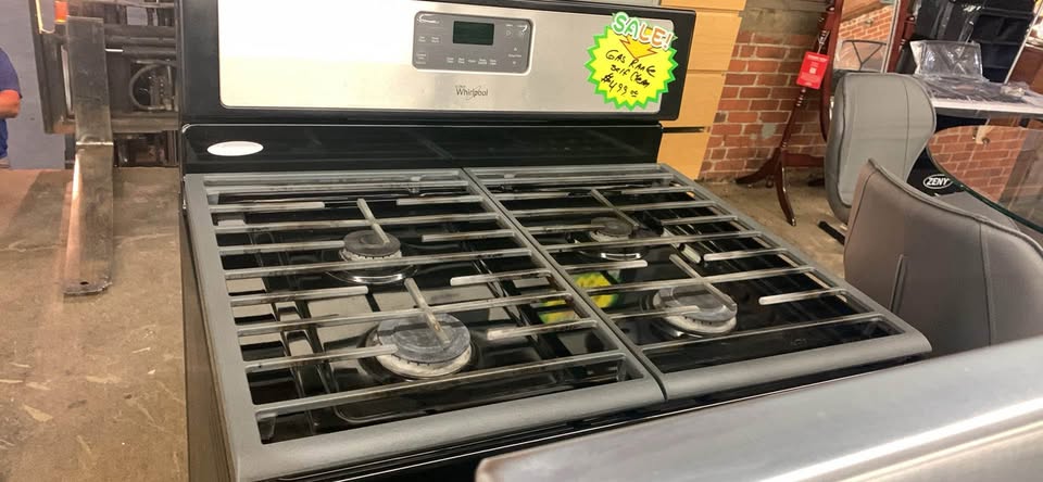 Whirlpool Gas Stove - Woo Town Furniture (Worcester,MA)