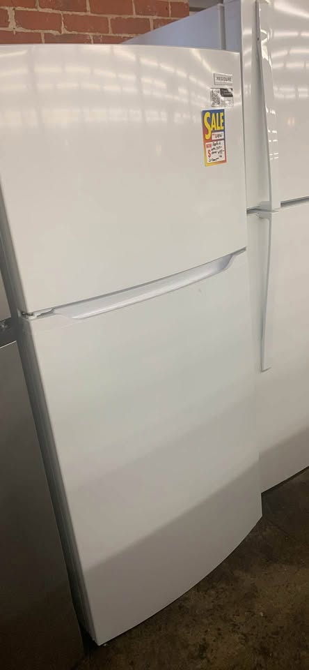 New- S&D Frigidaire Refrigerator - Woo Town Furniture (Worcester,MA)