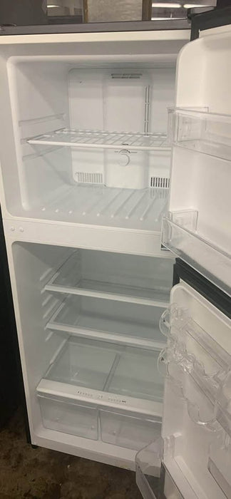 Like New- Magic chef Refrigerator - Woo Town Furniture (Worcester,MA)