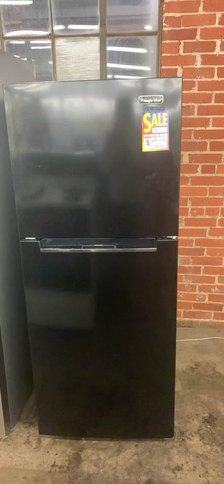Like New- Magic chef Refrigerator - Woo Town Furniture (Worcester,MA)