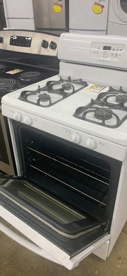 Used Frigidaire Gas Stove - Woo Town Furniture (Worcester,MA)