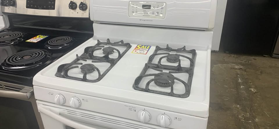 Used Frigidaire Gas Stove - Woo Town Furniture (Worcester,MA)