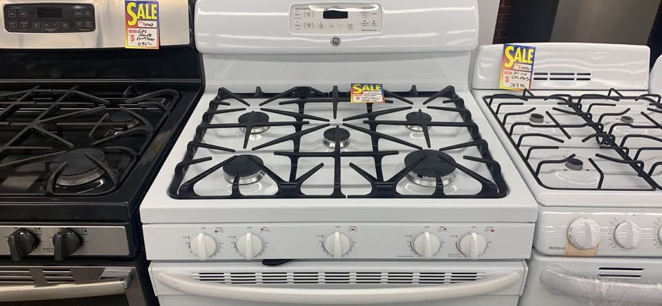 GE White gas range
