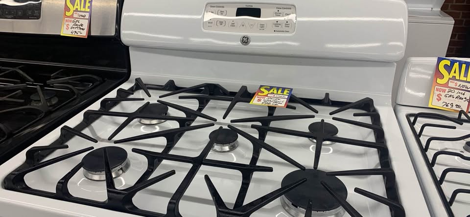 GE White gas range