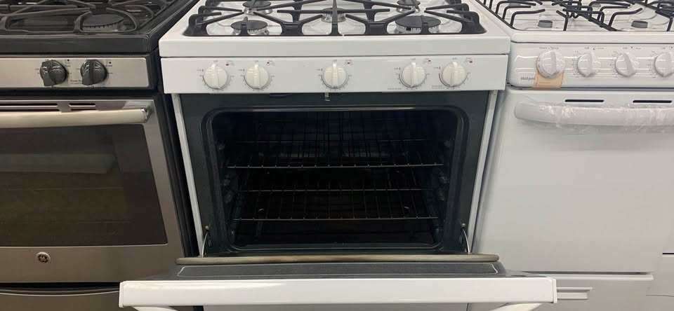 GE White gas range