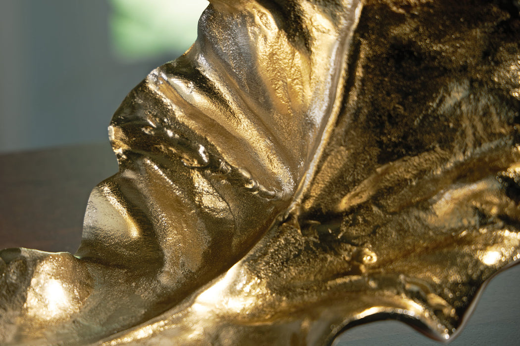 Darinsen Sculpture - Woo Town Furniture (Worcester,MA)