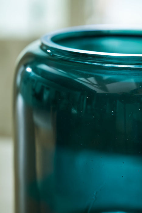 Inisland Vase - Woo Town Furniture (Worcester,MA)