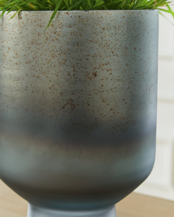 Pennmore Vase - Woo Town Furniture (Worcester,MA)