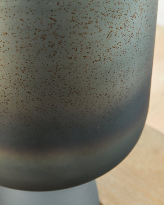 Pennmore Vase - Woo Town Furniture (Worcester,MA)