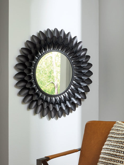 Ryenmour Accent Mirror - Woo Town Furniture (Worcester,MA)