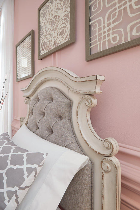 Realyn Upholstered Bed - Woo Town Furniture (Worcester,MA)