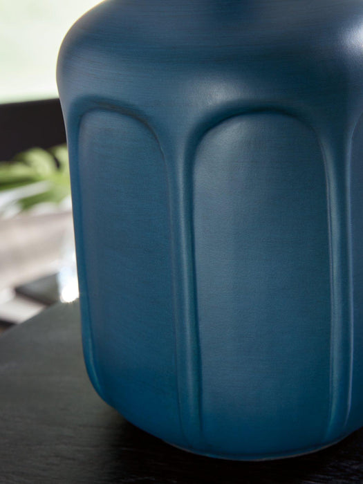 Gierburg Table Lamp - Woo Town Furniture (Worcester,MA)