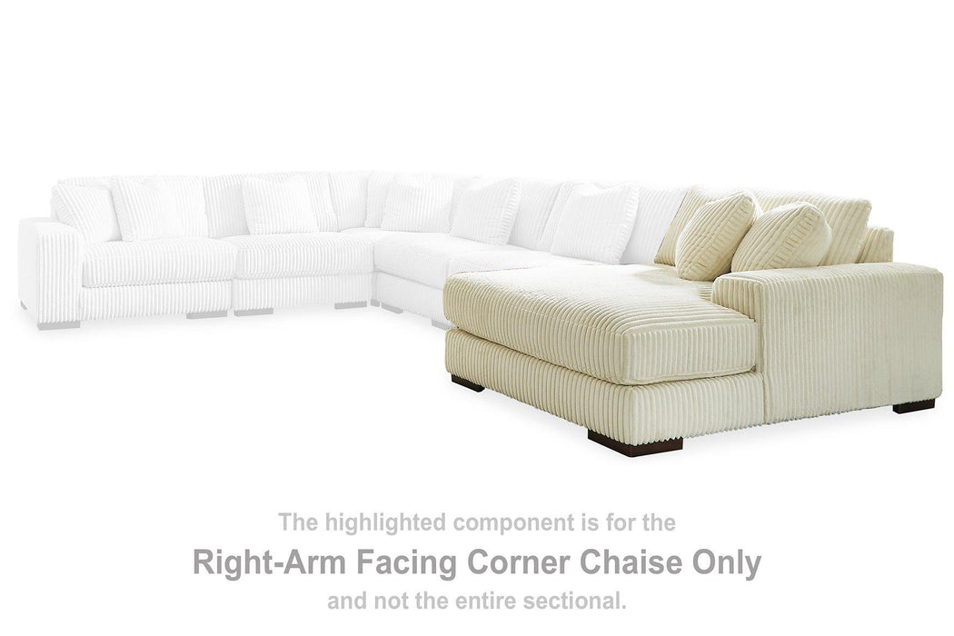 Lindyn Sectional with Chaise - Woo Town Furniture (Worcester,MA)