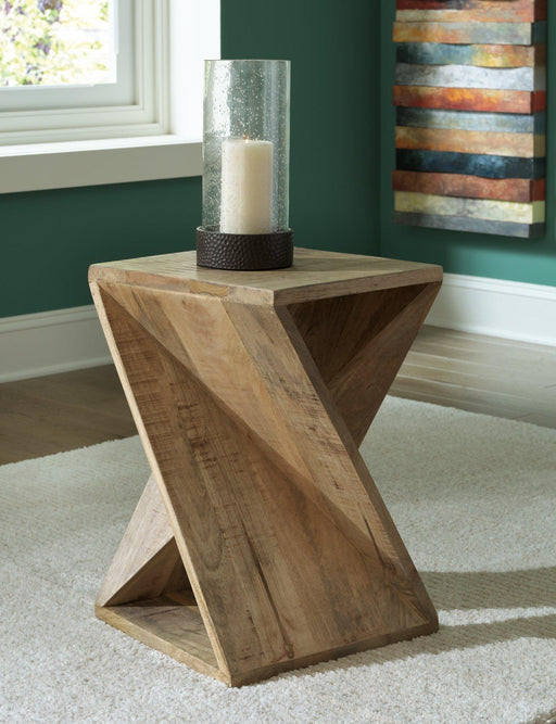 Zalemont Accent Table - Woo Town Furniture (Worcester,MA)