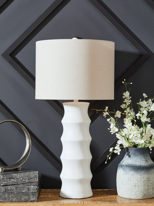 Veraleigh Table Lamp - Woo Town Furniture (Worcester,MA)
