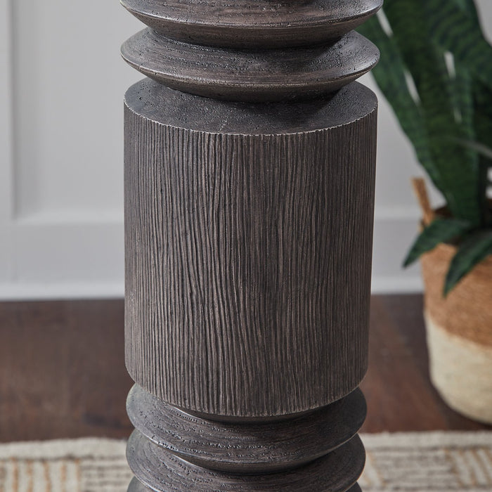 Fainwell Floor Lamp - Woo Town Furniture (Worcester,MA)