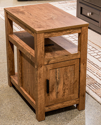 Fendenmore Chairside End Table - Woo Town Furniture (Worcester,MA)