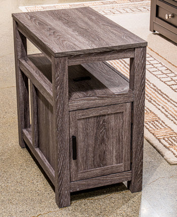 Fendenmore Chairside End Table - Woo Town Furniture (Worcester,MA)