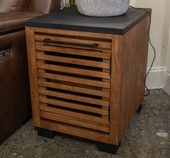 Kallari Chairside End Table - Woo Town Furniture (Worcester,MA)