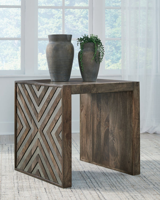 Dreggan End Table - Woo Town Furniture (Worcester,MA)