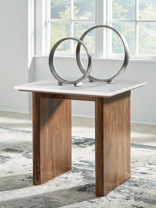 Isanti End Table - Woo Town Furniture (Worcester,MA)