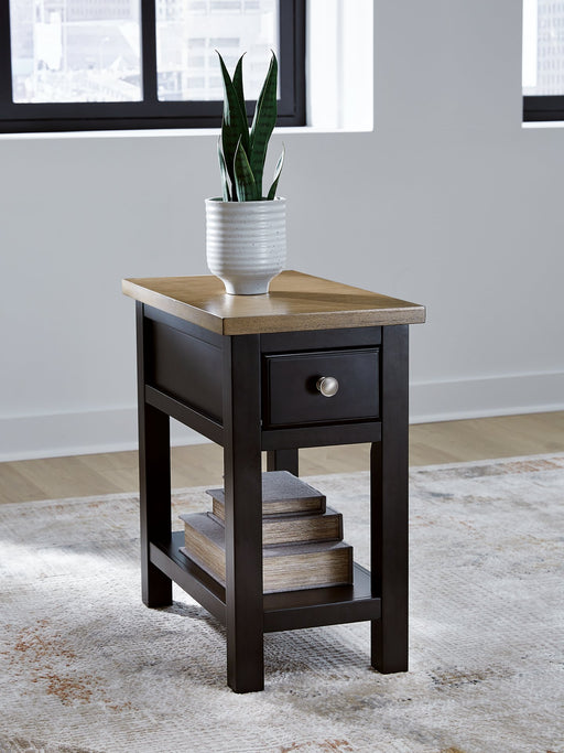 Drazmine Chairside End Table - Woo Town Furniture (Worcester,MA)