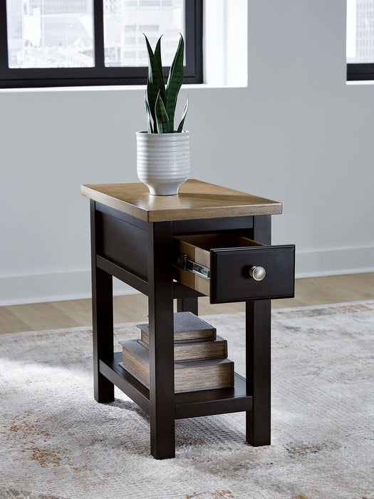 Drazmine Chairside End Table - Woo Town Furniture (Worcester,MA)