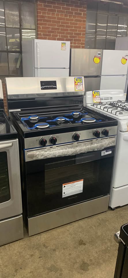New Frigidaire Gas Stove - Woo Town Furniture (Worcester,MA)