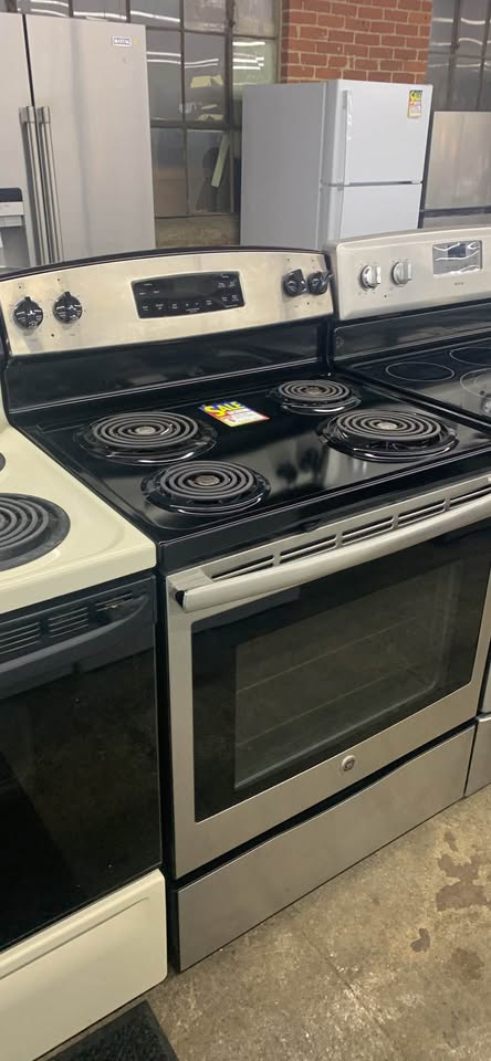 Used GE Stainless steel & black Stove - Woo Town Furniture (Worcester,MA)