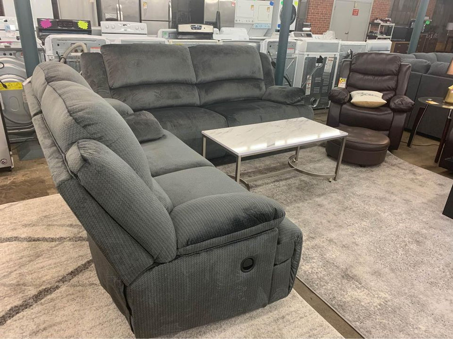 (2) Piece Set Reclining Couch & Love Seat