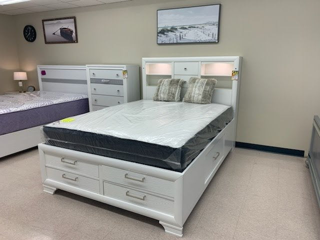 Queen Jordyn Storage Bedframe