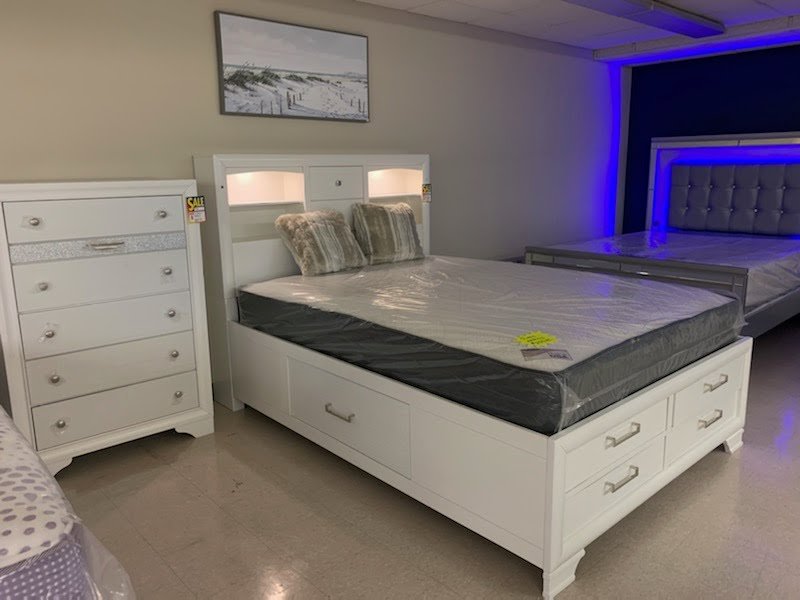 Queen Jordyn Storage Bedframe